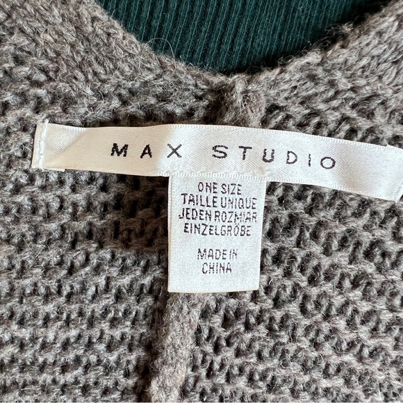 Max Studio taupe heather wool yak woman’s poncho/cape. One Size. - Picture 4 of 5